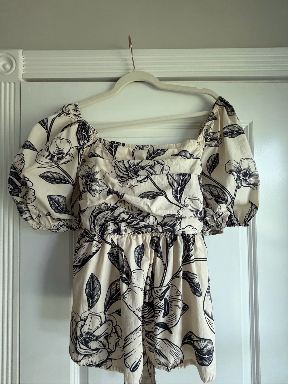 TCEC Cream Puff-Sleeve Floral Top with Navy Botanical Print